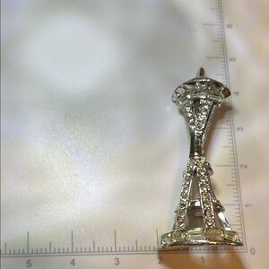 Vintage Rhinestone Space Needle Brooch – Seattle Landmark Pin